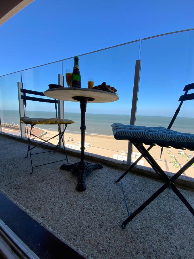 Genieten Van De Vlaamse Kust Met Prachtig Zeezicht De Haan Esterno foto
