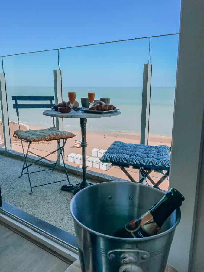 Genieten Van De Vlaamse Kust Met Prachtig Zeezicht De Haan Esterno foto