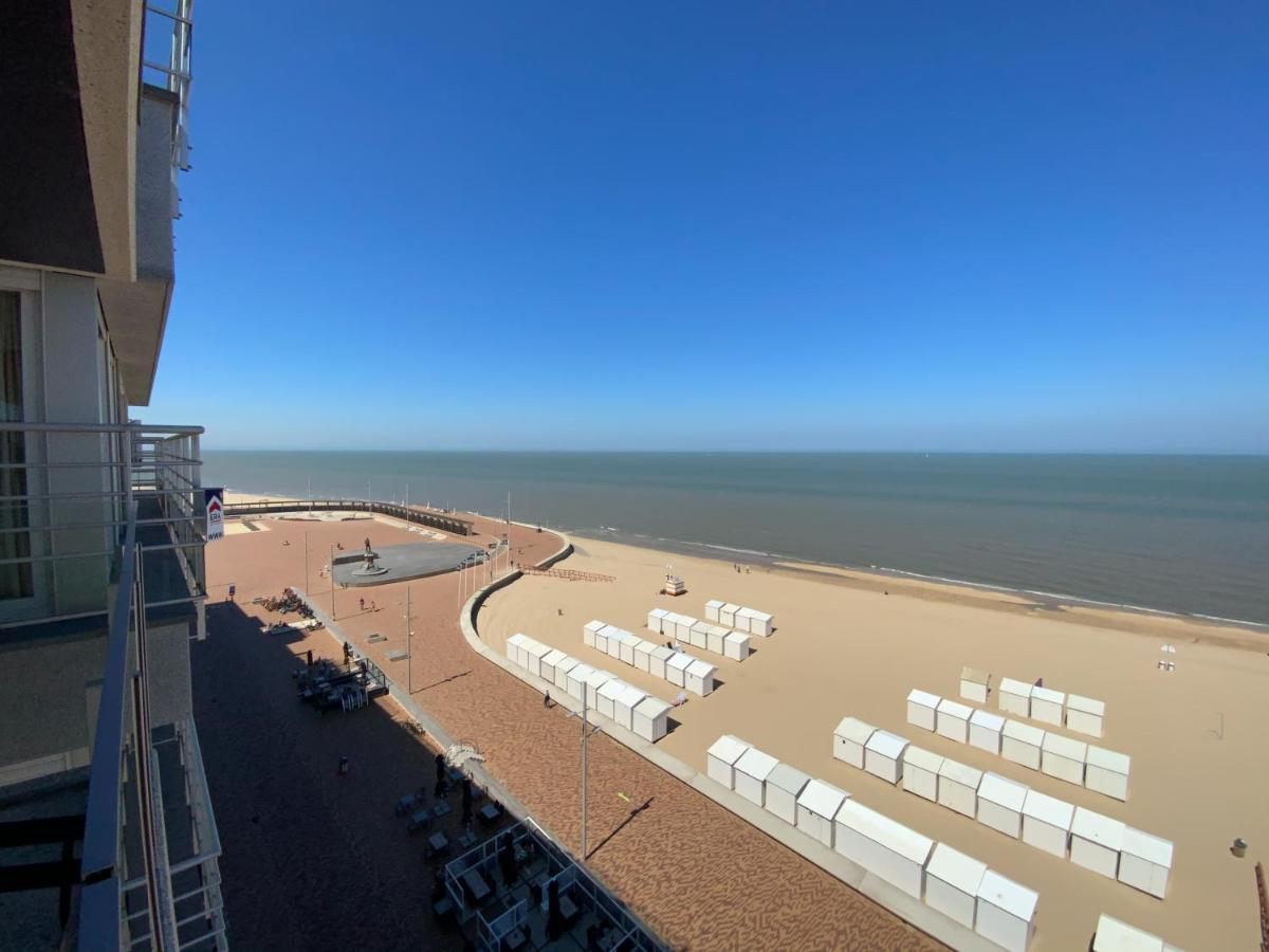 Genieten Van De Vlaamse Kust Met Prachtig Zeezicht De Haan Esterno foto